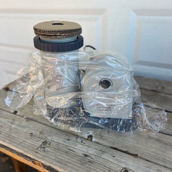 New! High-Performance Gray Pool Pump Filter System - Picture 1 of 5